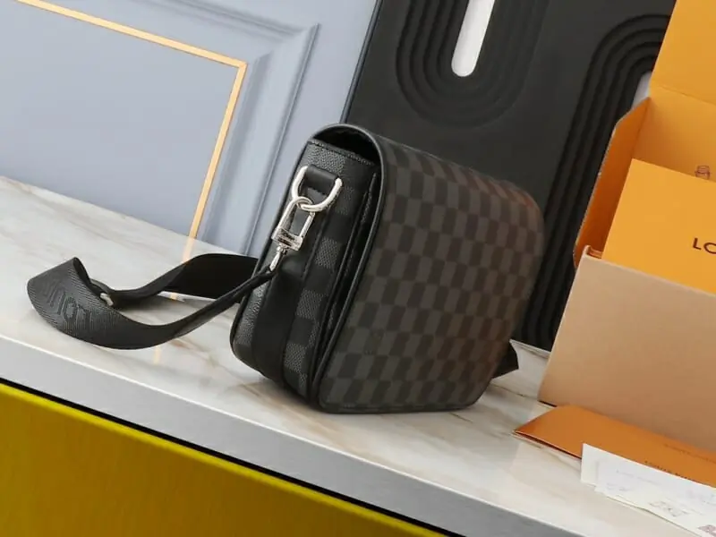 louis vuitton aaa homme mini sac a main s_124a0713